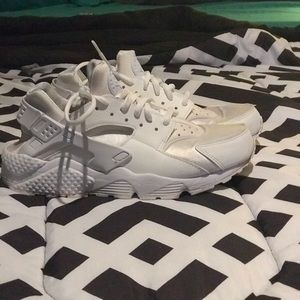Gently worn Nike huaraches still good condition